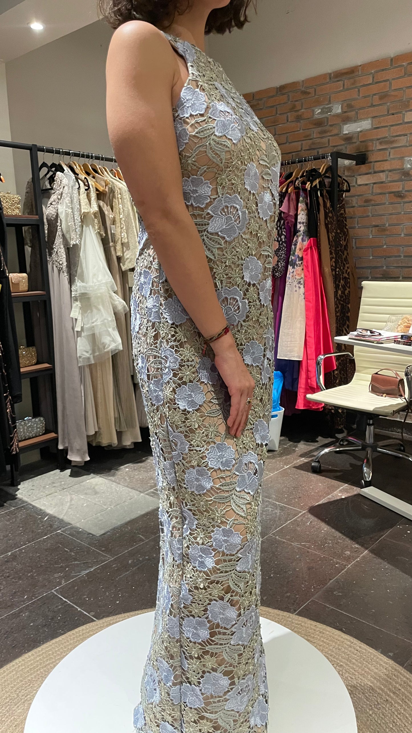 Vestido Bordado con Flores