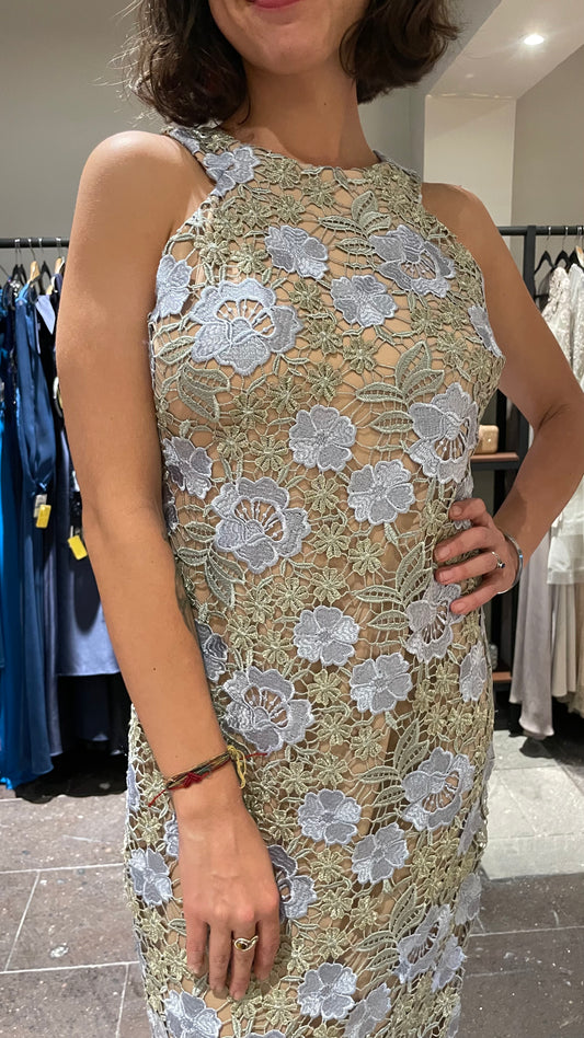 Vestido Bordado con Flores