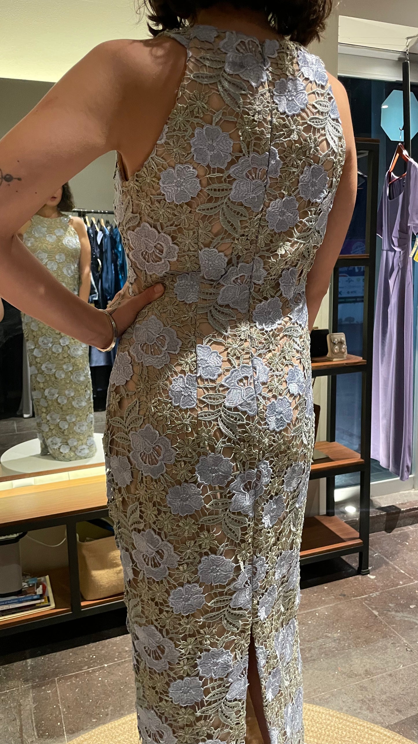 Vestido Bordado con Flores