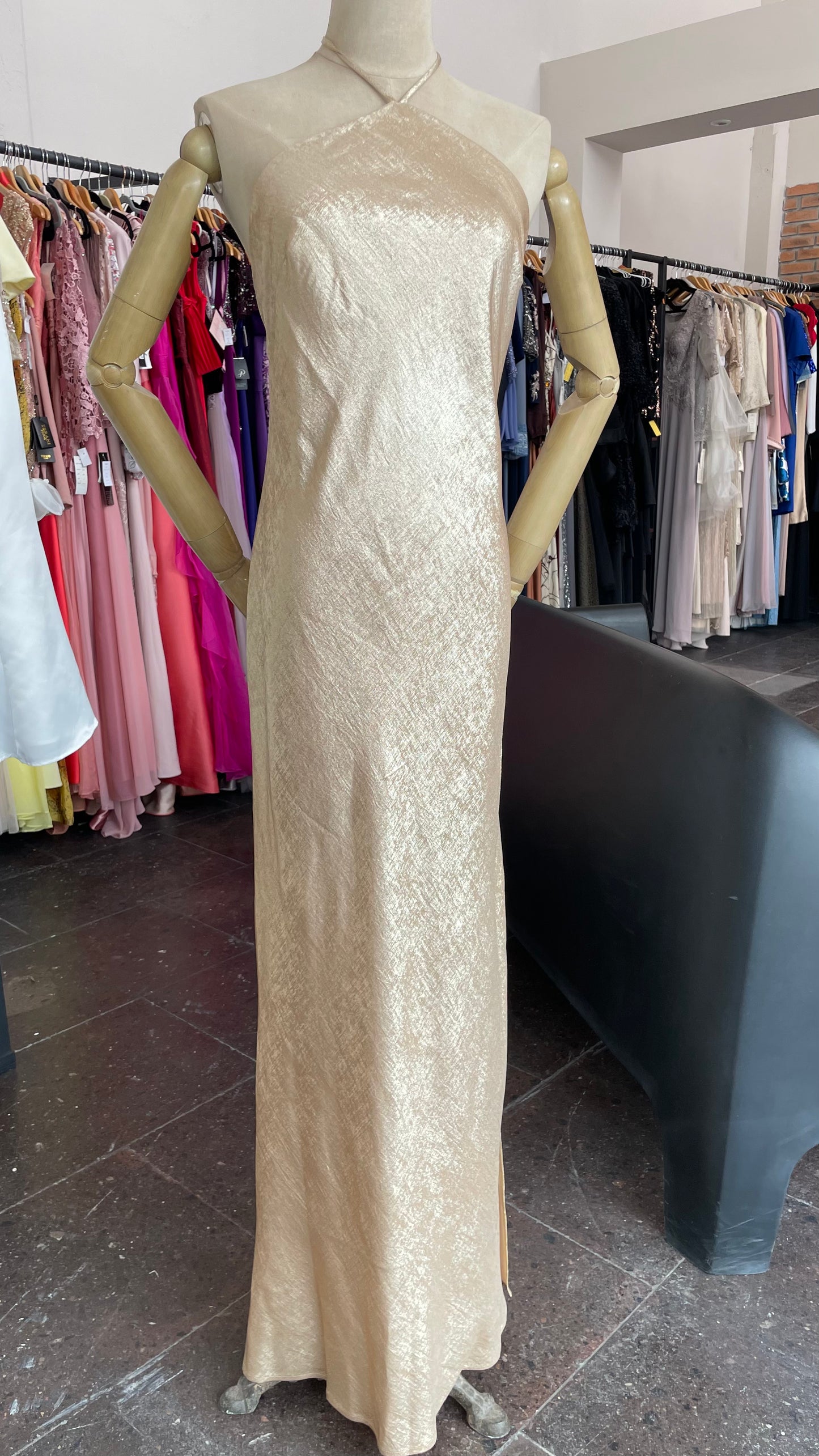 Vestido Halter Dorado