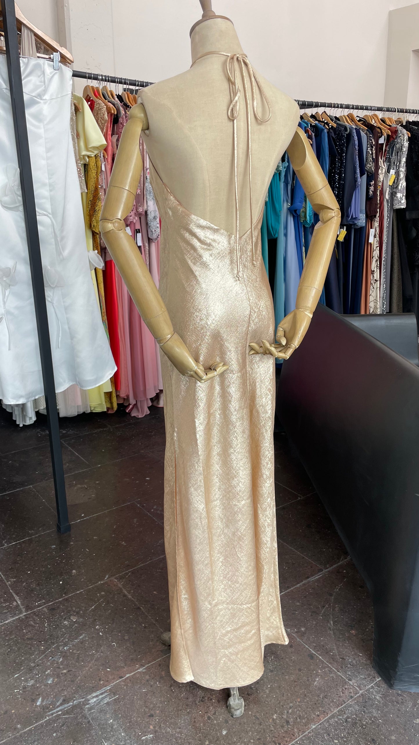 Vestido Halter Dorado